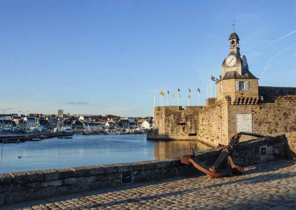 photo de la ville de Concarneau, une cité fortifiée à 20 minutes en voiture de La Maison Rosporden.