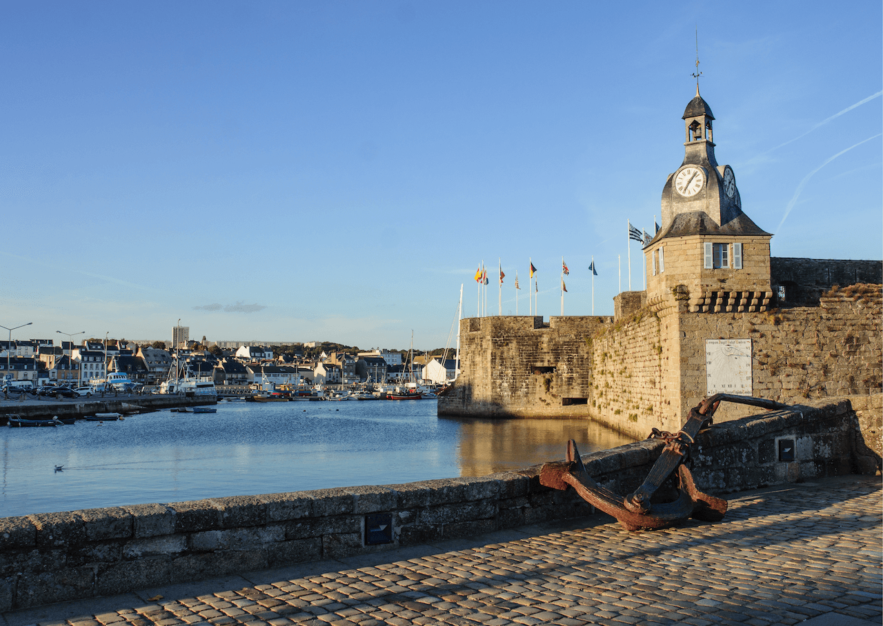 photo de la ville de Concarneau, une cité fortifiée à 20 minutes en voiture de La Maison Rosporden.